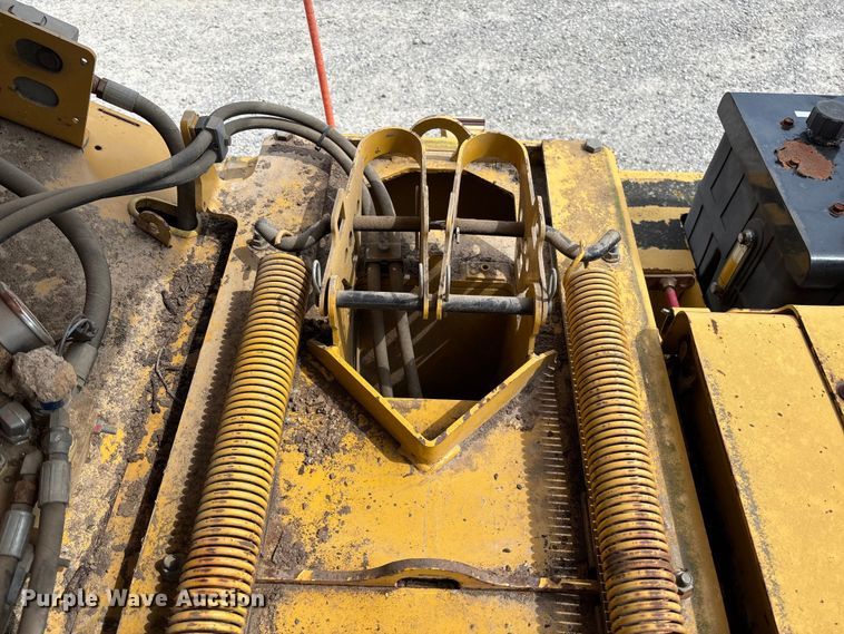 image for item FC5529 2008 Vermeer BC1500 wood chipper