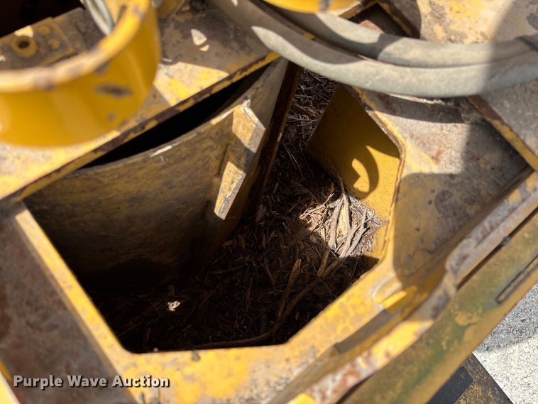 image for item FC5529 2008 Vermeer BC1500 wood chipper