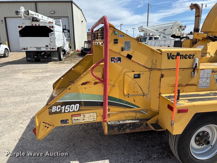 image for item FC5529 2008 Vermeer BC1500 wood chipper