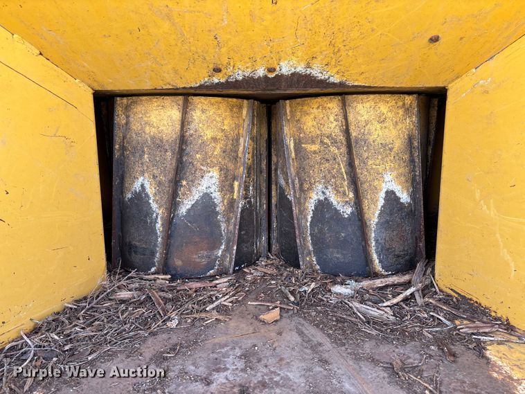 image for item FC5529 2008 Vermeer BC1500 wood chipper