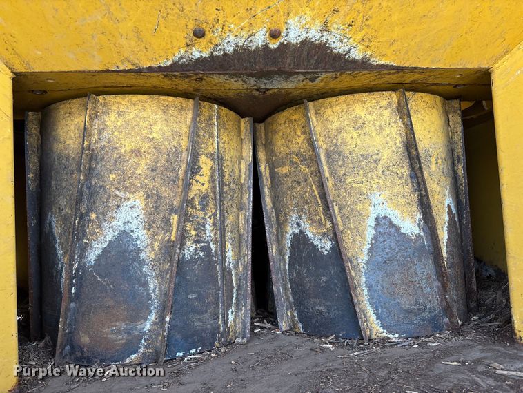 image for item FC5529 2008 Vermeer BC1500 wood chipper