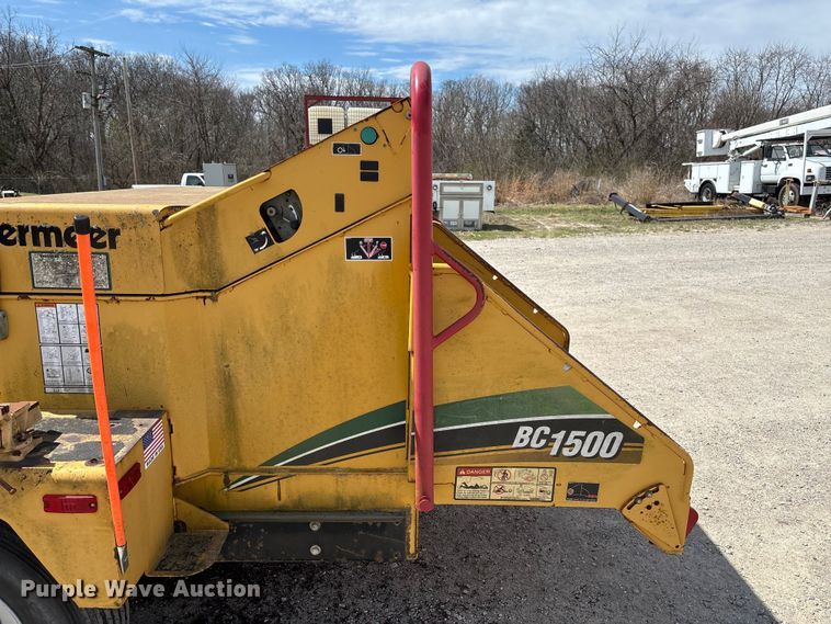 image for item FC5529 2008 Vermeer BC1500 wood chipper