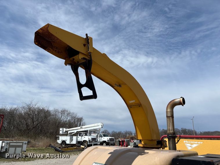 image for item FC5529 2008 Vermeer BC1500 wood chipper