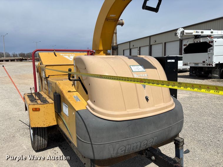 image for item FC5529 2008 Vermeer BC1500 wood chipper