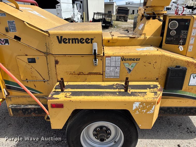 image for item FC5529 2008 Vermeer BC1500 wood chipper