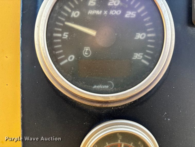 image for item FC5529 2008 Vermeer BC1500 wood chipper