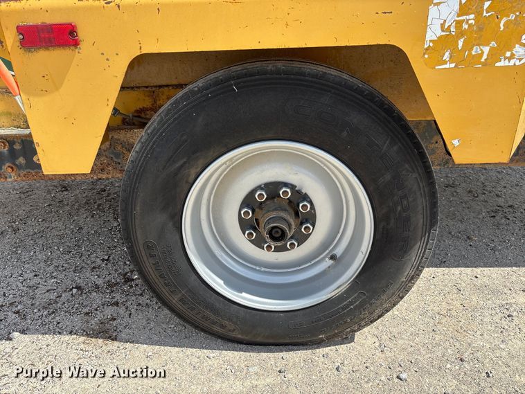 image for item FC5529 2008 Vermeer BC1500 wood chipper