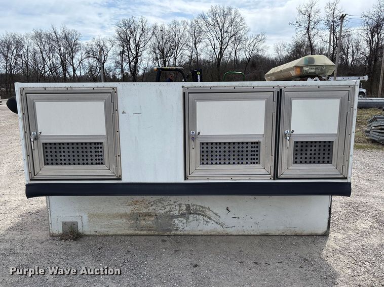 image for item FC5532 2005 Mavron AT-806-CL8 animal control bed insert