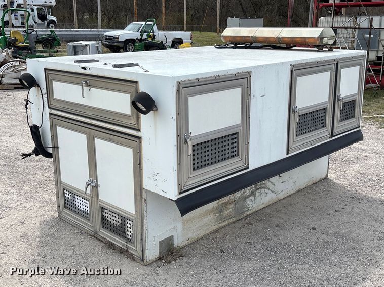 image for item FC5532 2005 Mavron AT-806-CL8 animal control bed insert