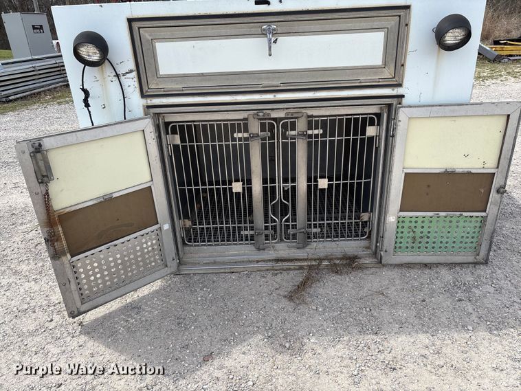 image for item FC5532 2005 Mavron AT-806-CL8 animal control bed insert