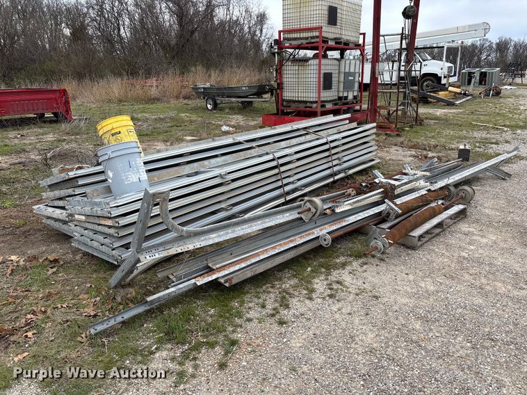 image for item FC5537 (2) garage doors