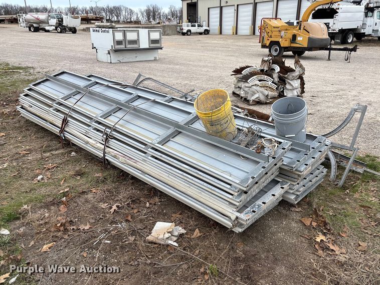 image for item FC5537 (2) garage doors