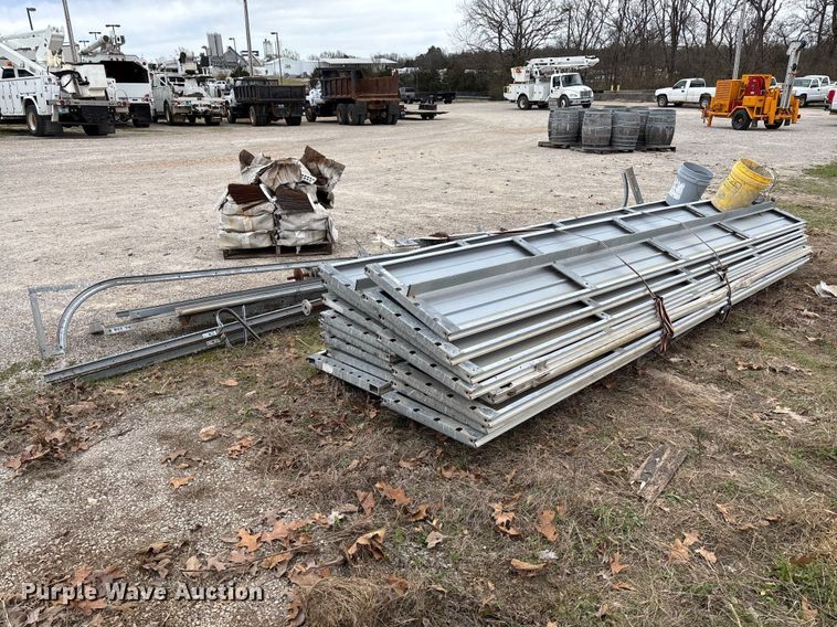 image for item FC5537 (2) garage doors