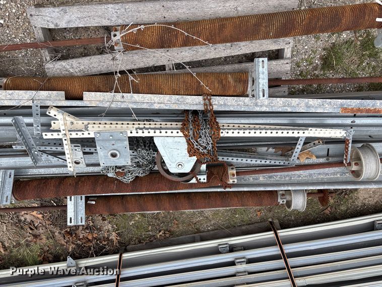 image for item FC5537 (2) garage doors