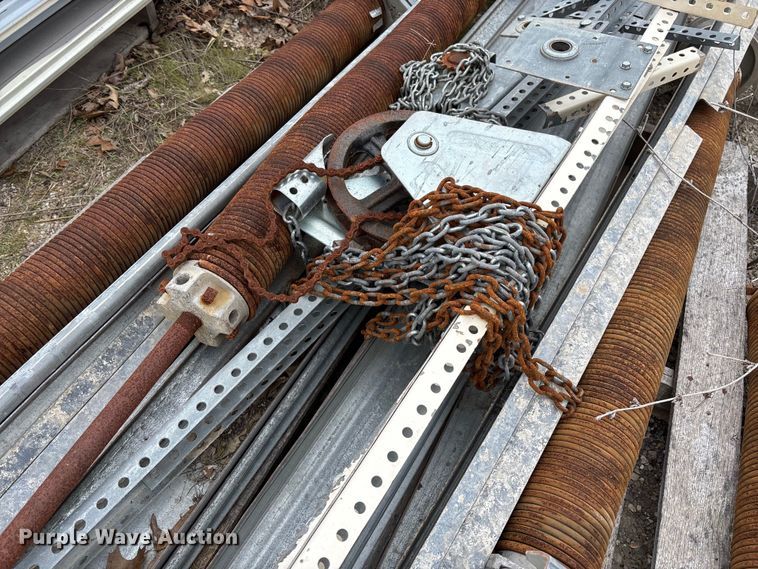 image for item FC5537 (2) garage doors