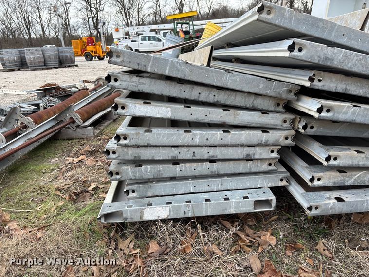 image for item FC5537 (2) garage doors