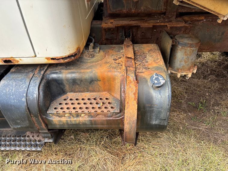 image for item FC5538 2002 International 4700 dump truck