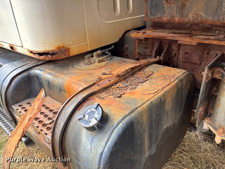 image for item FC5538 2002 International 4700 dump truck