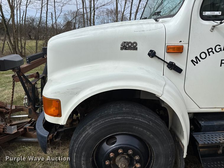 image for item FC5538 2002 International 4700 dump truck