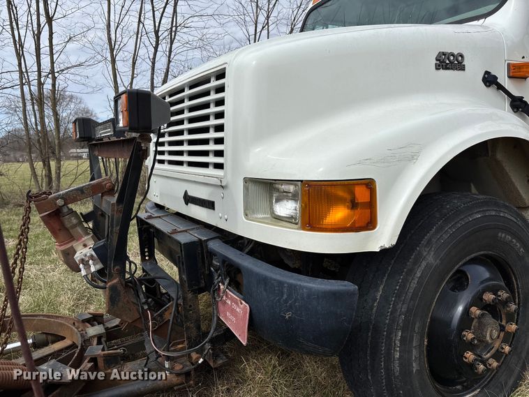 image for item FC5538 2002 International 4700 dump truck