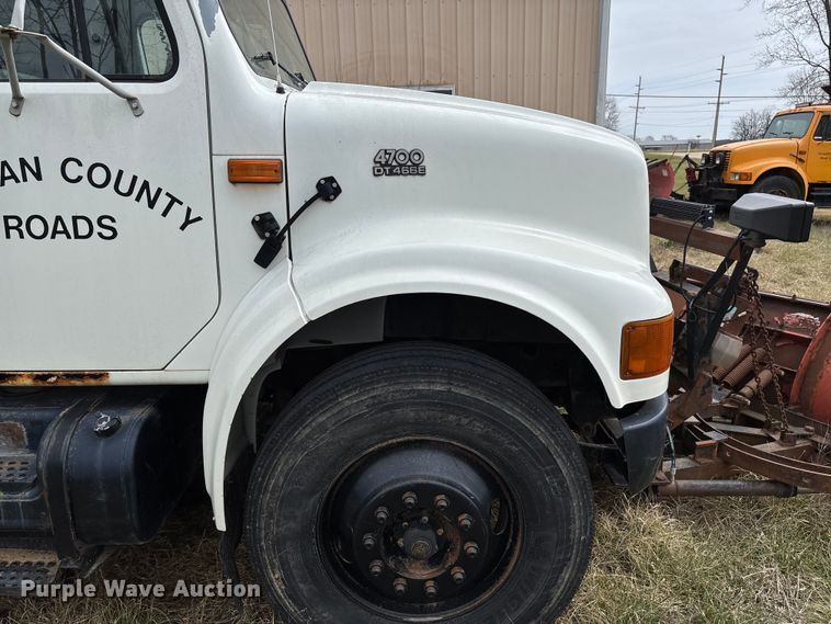 image for item FC5538 2002 International 4700 dump truck