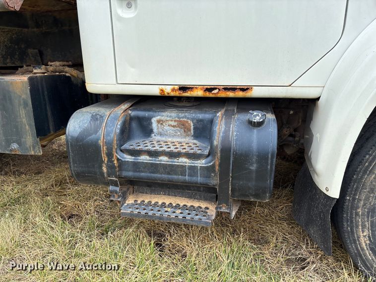 image for item FC5538 2002 International 4700 dump truck
