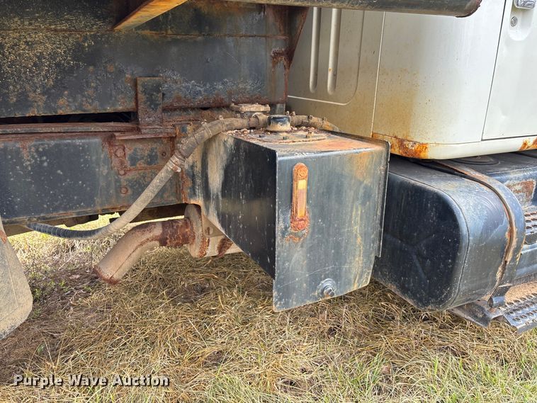 image for item FC5538 2002 International 4700 dump truck