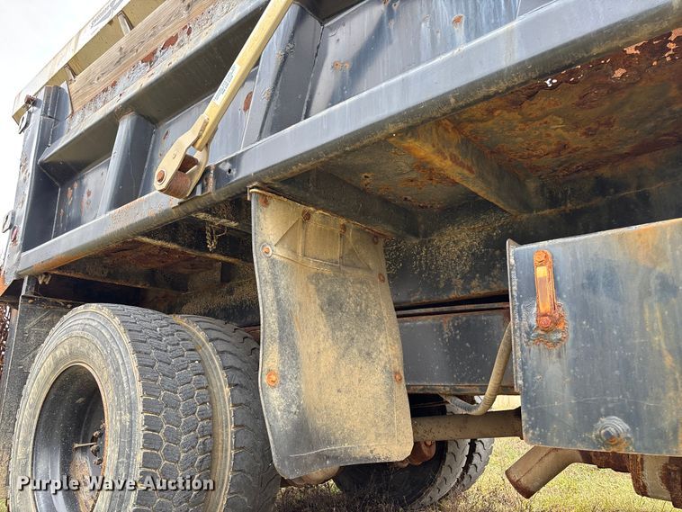 image for item FC5538 2002 International 4700 dump truck