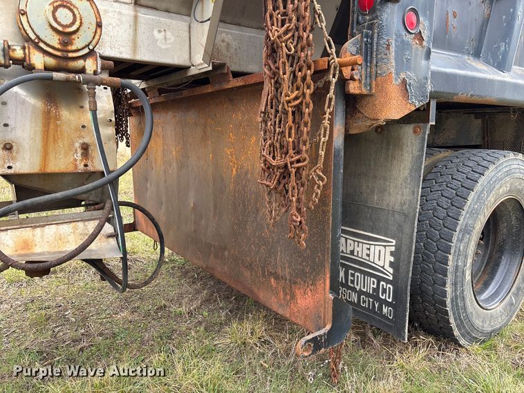 image for item FC5538 2002 International 4700 dump truck