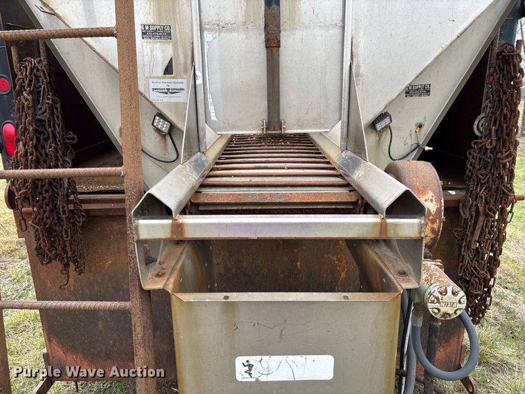 image for item FC5538 2002 International 4700 dump truck