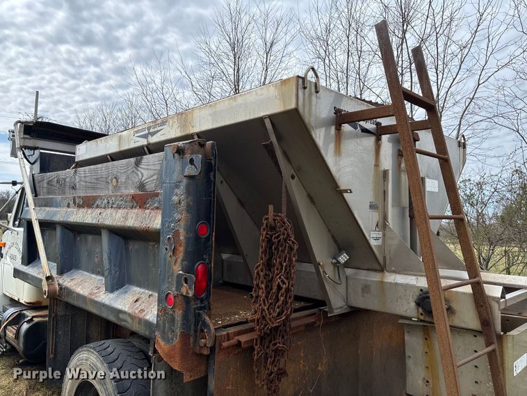 image for item FC5538 2002 International 4700 dump truck