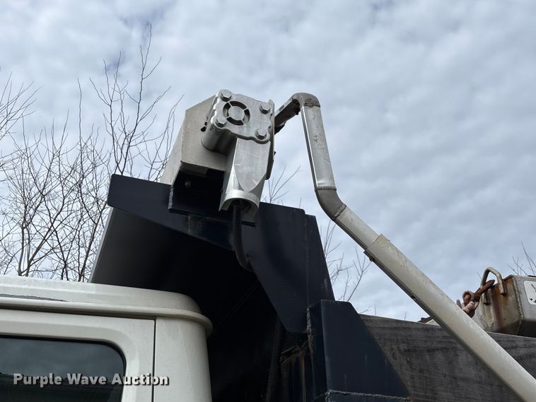 image for item FC5538 2002 International 4700 dump truck