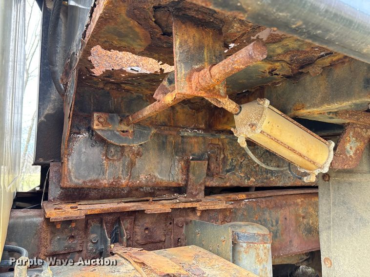 image for item FC5538 2002 International 4700 dump truck