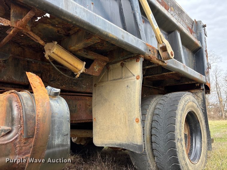 image for item FC5538 2002 International 4700 dump truck