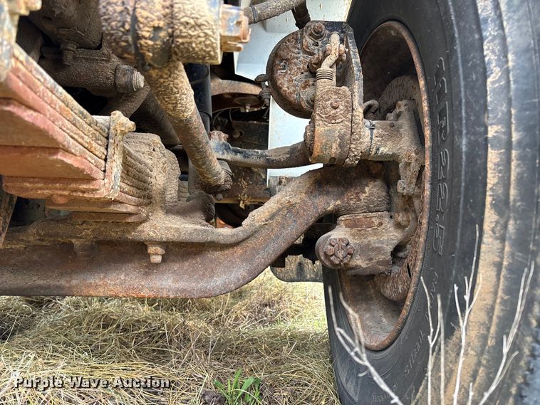 image for item FC5538 2002 International 4700 dump truck