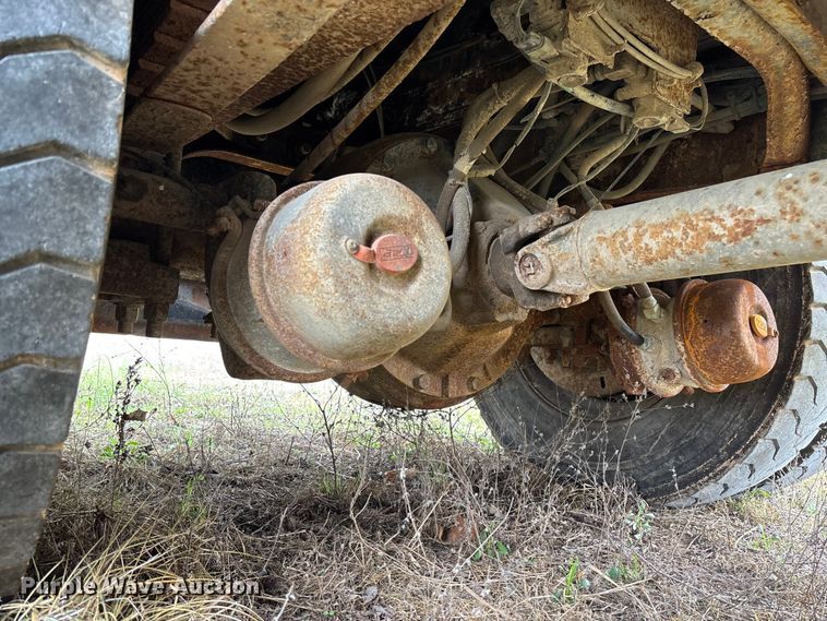 image for item FC5538 2002 International 4700 dump truck