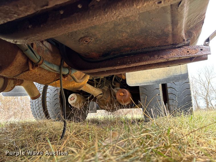 image for item FC5538 2002 International 4700 dump truck