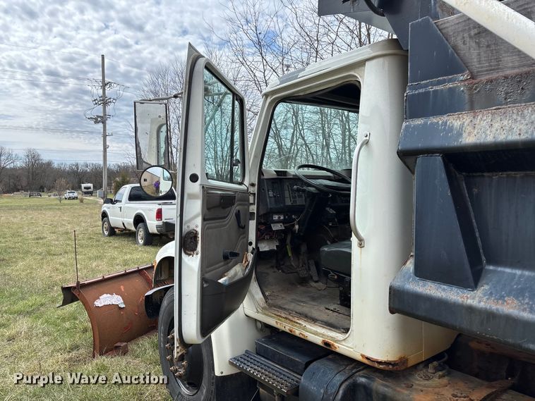 image for item FC5538 2002 International 4700 dump truck
