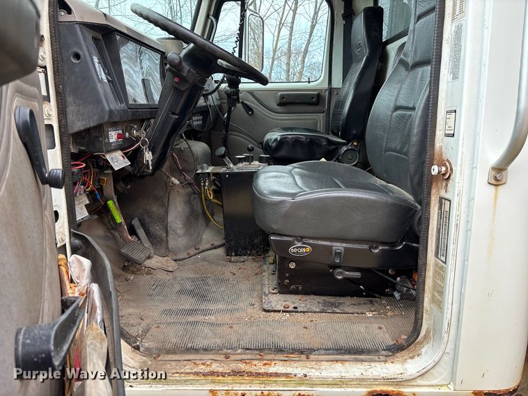 image for item FC5538 2002 International 4700 dump truck