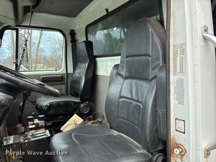 image for item FC5538 2002 International 4700 dump truck