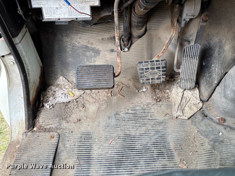 image for item FC5538 2002 International 4700 dump truck