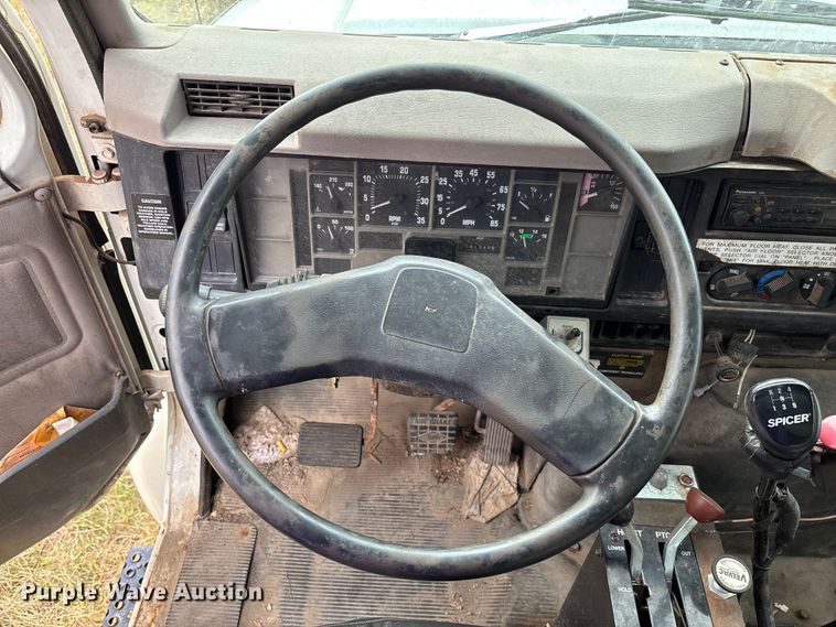 image for item FC5538 2002 International 4700 dump truck