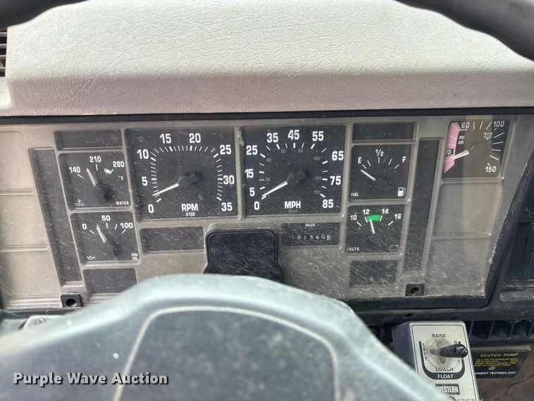 image for item FC5538 2002 International 4700 dump truck