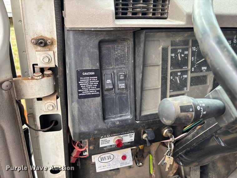 image for item FC5538 2002 International 4700 dump truck