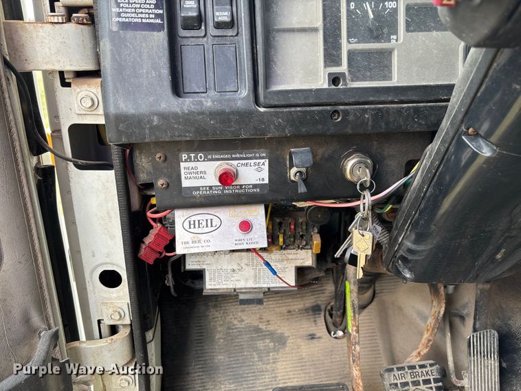 image for item FC5538 2002 International 4700 dump truck