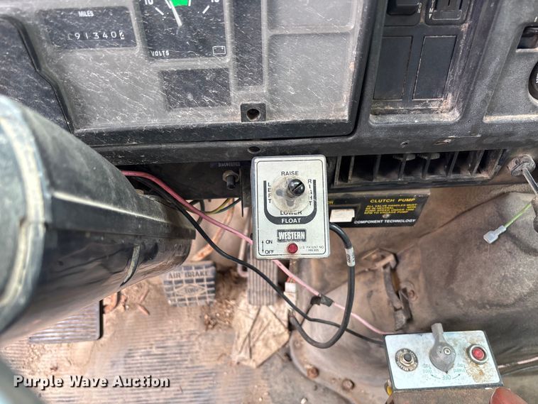image for item FC5538 2002 International 4700 dump truck