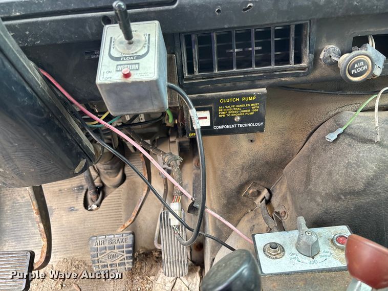 image for item FC5538 2002 International 4700 dump truck