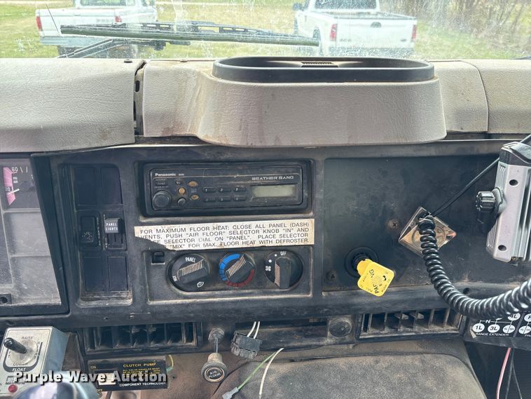 image for item FC5538 2002 International 4700 dump truck