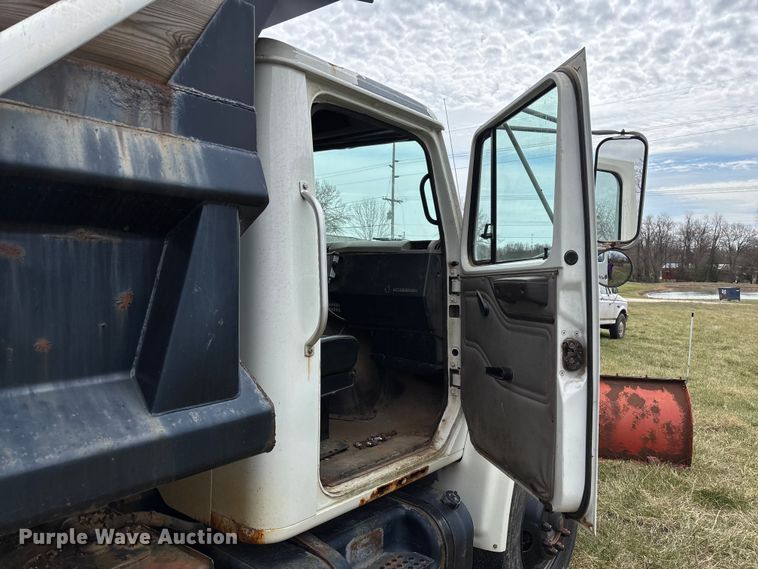 image for item FC5538 2002 International 4700 dump truck