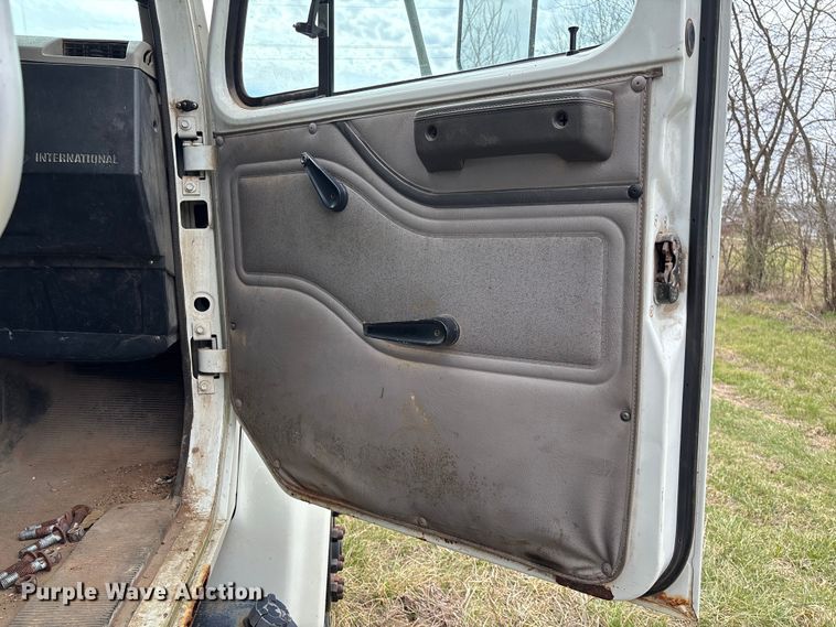 image for item FC5538 2002 International 4700 dump truck